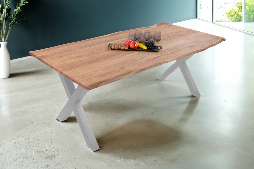 Esstisch Baumkante massiv Akazie eichefarben 160 x 85 cm X-Gestell silber DEREK itemprop=