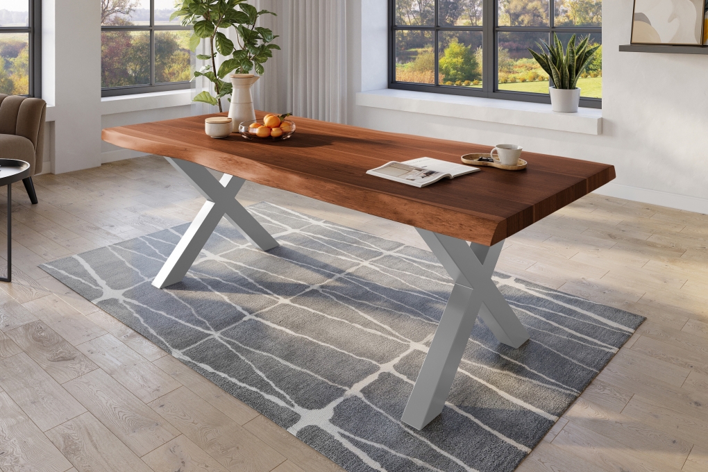 Esstisch Baumkante massiv Akazie nussbaumfarben 240 x 110 X-Gestell Metall silber TITAN itemprop=