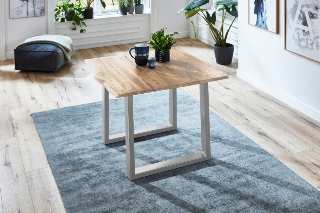 Esstisch Baumkante Massiv Akazie eichefarben 90 x 90 silber NOAH itemprop=