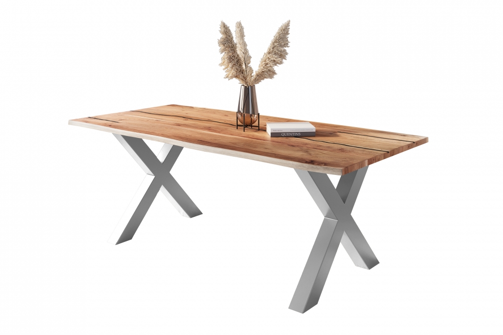 Baumkantentisch Akazie mit schwarzen Resin-Adern naturfarben 220 x 100 cm X-Gestell silber POLLY itemprop=