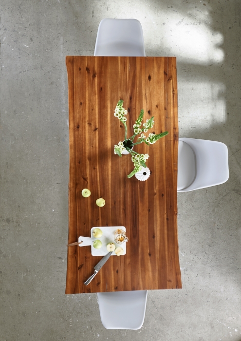 Esstisch Baumkante massiv Akazie cognac 220 x 100 schwarz Esra itemprop=