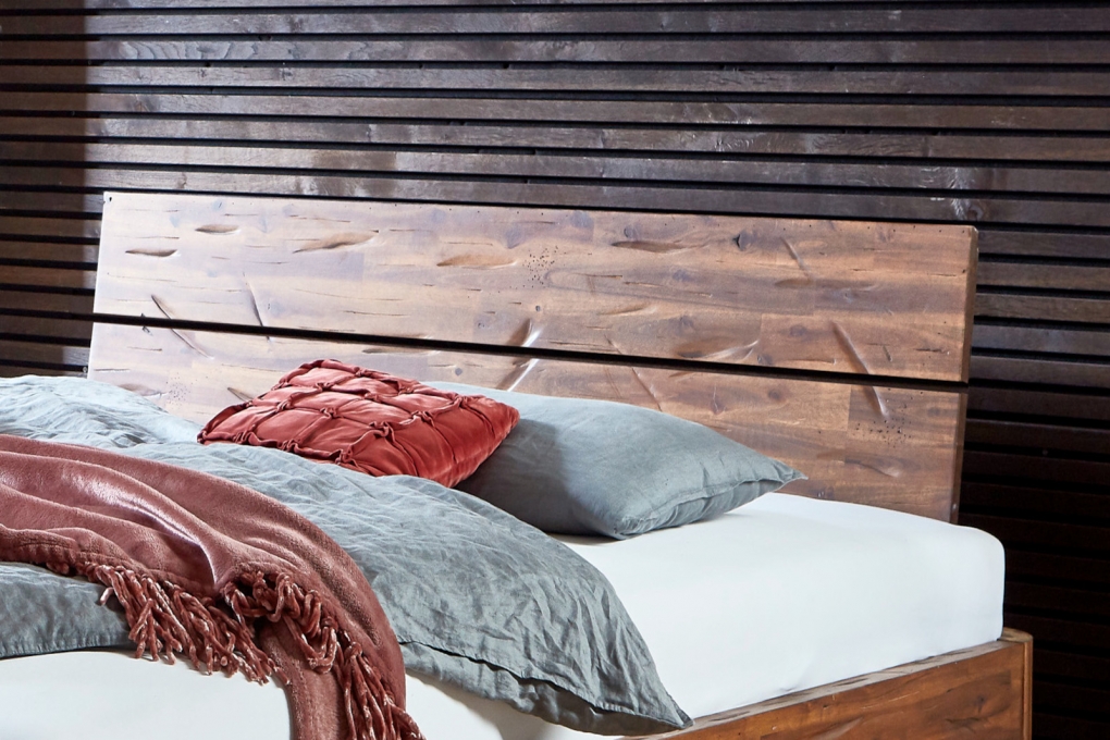  Schwebebett Holzbett Akazienholz 180 x 200 cm geteiltes Kopfteil LANZAROTE itemprop=