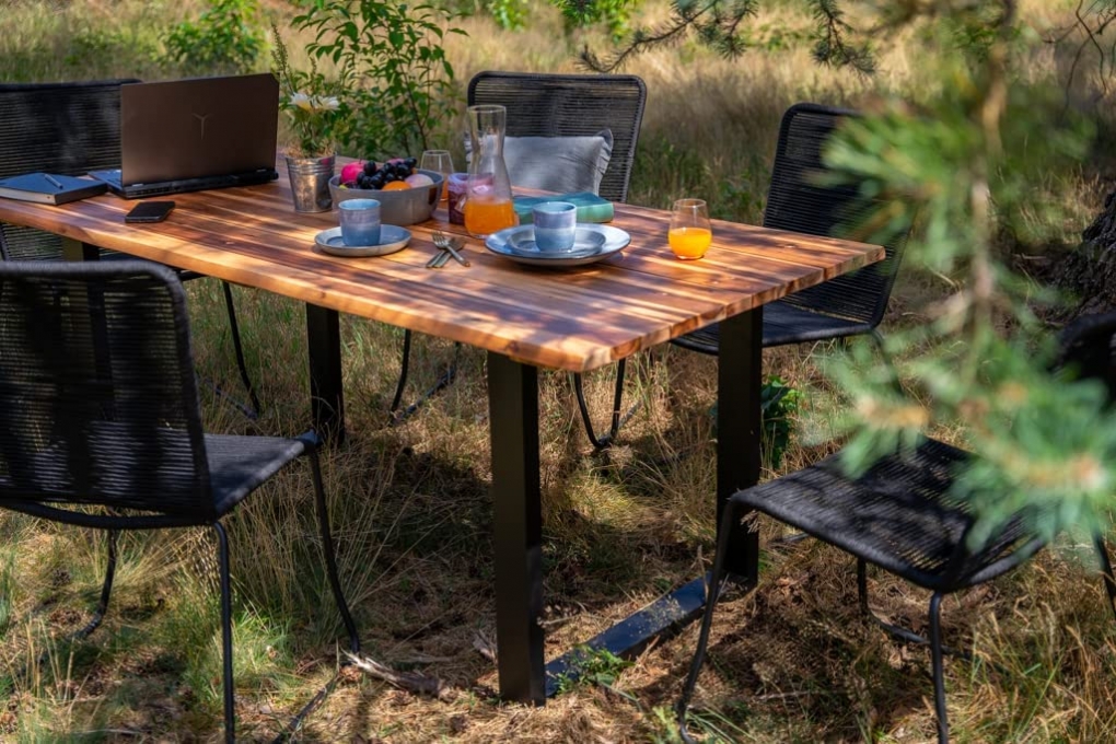Outdoor-Tischgruppe Baumkante 7tlg Akazie massiv mit 6 Stühlen U-Gestell schwarz AVILA itemprop=