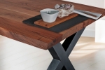 Esstisch Baumkante massiv Akazie Nussbaum 140 x 80 X-Gestell schwarz TOMASO
