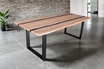 Esstisch 240 x 100 cm Akazie massiv natur mit schwarzen Resin-Adern U-Gestell schwarz PETER