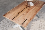 Baumkantentisch Akazie mit schwarzen Resin-Adern naturfarben 180 x 90 cm X-Gestell silber POLLY