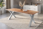 Baumkantentisch Akazie mit schwarzen Resin-Adern naturfarben 300 x 100 cm X-Gestell silber POLLY