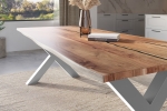 Baumkantentisch Akazie mit schwarzen Resin-Adern naturfarben 300 x 100 cm X-Gestell silber POLLY