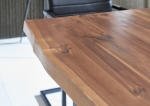 Esstisch Baumkante massiv Akazie natur 300 x 100 schwarz MILO