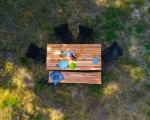 Outdoor-Tischgruppe Baumkante 6tlg Akazie massiv mit Bank + 4 Stühlen U-Gestell schwarz AVILA