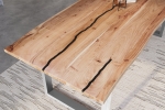 Baumkantentisch Akazie mit schwarzen Resin-Adern naturfarben 300 x 100 cm U-Gestell silber POLLY