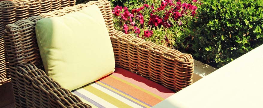 Den Sitzkomfort von Gartenstühlen mit Kissen und Auflagen erhöhen