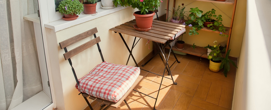 Klappbare Gartenstühle sind für kleine Balkone die richtige Wahl