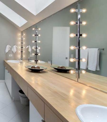 Der Badezimmerspiegel ist ein guter Ort für gezielte Beleuchtung