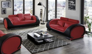 Farbiges Sofa perfekt kombinieren
