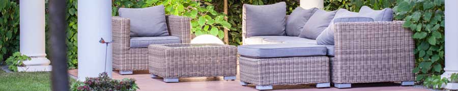 Im Gartenbereich liegen Outdoor-Loungemöbel auch 2015 im Trend