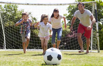 Fussballtore im Garten sind ein Spaß für die ganze Familie