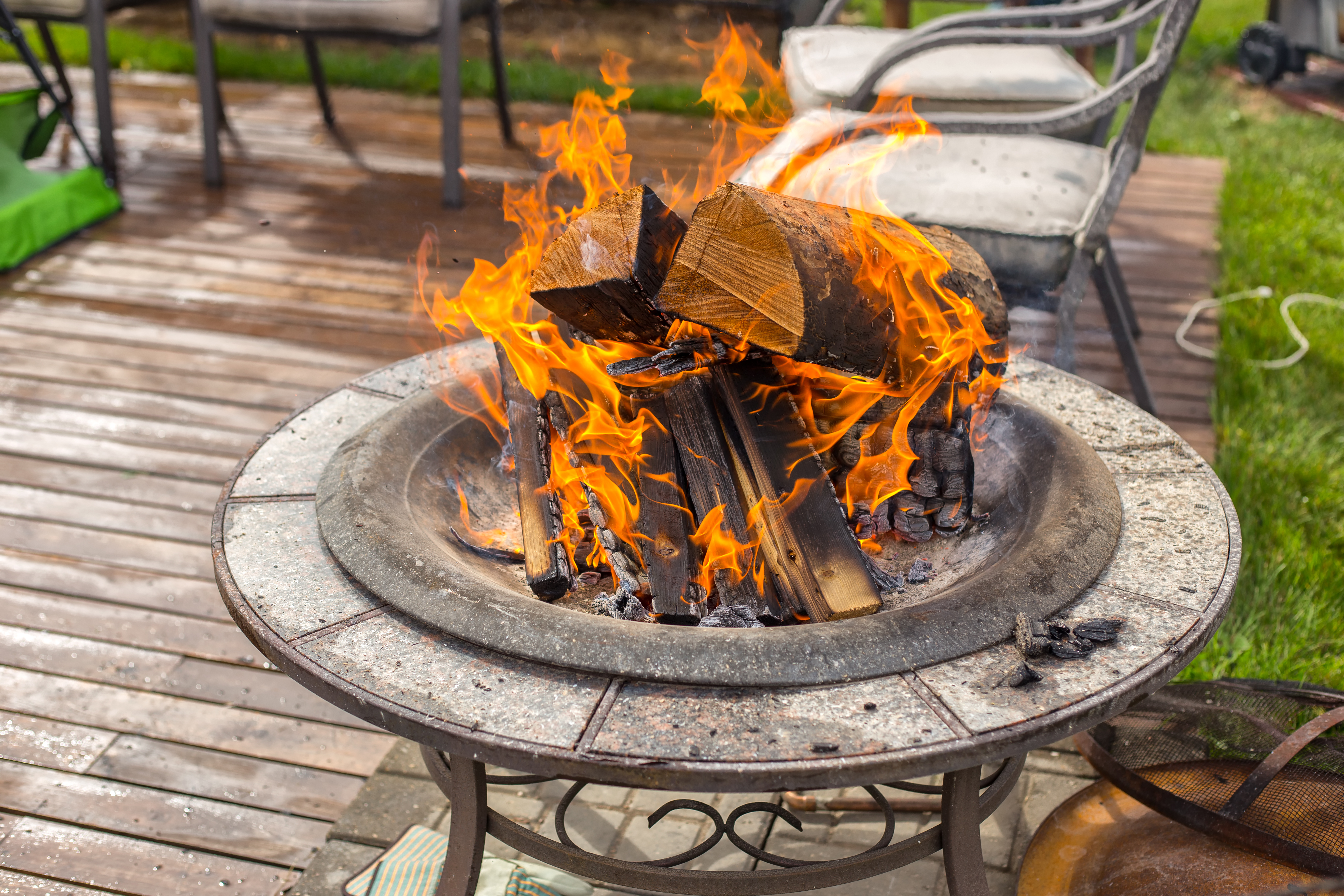 Feuerschalen als Wärmequelle auf der Terrasse