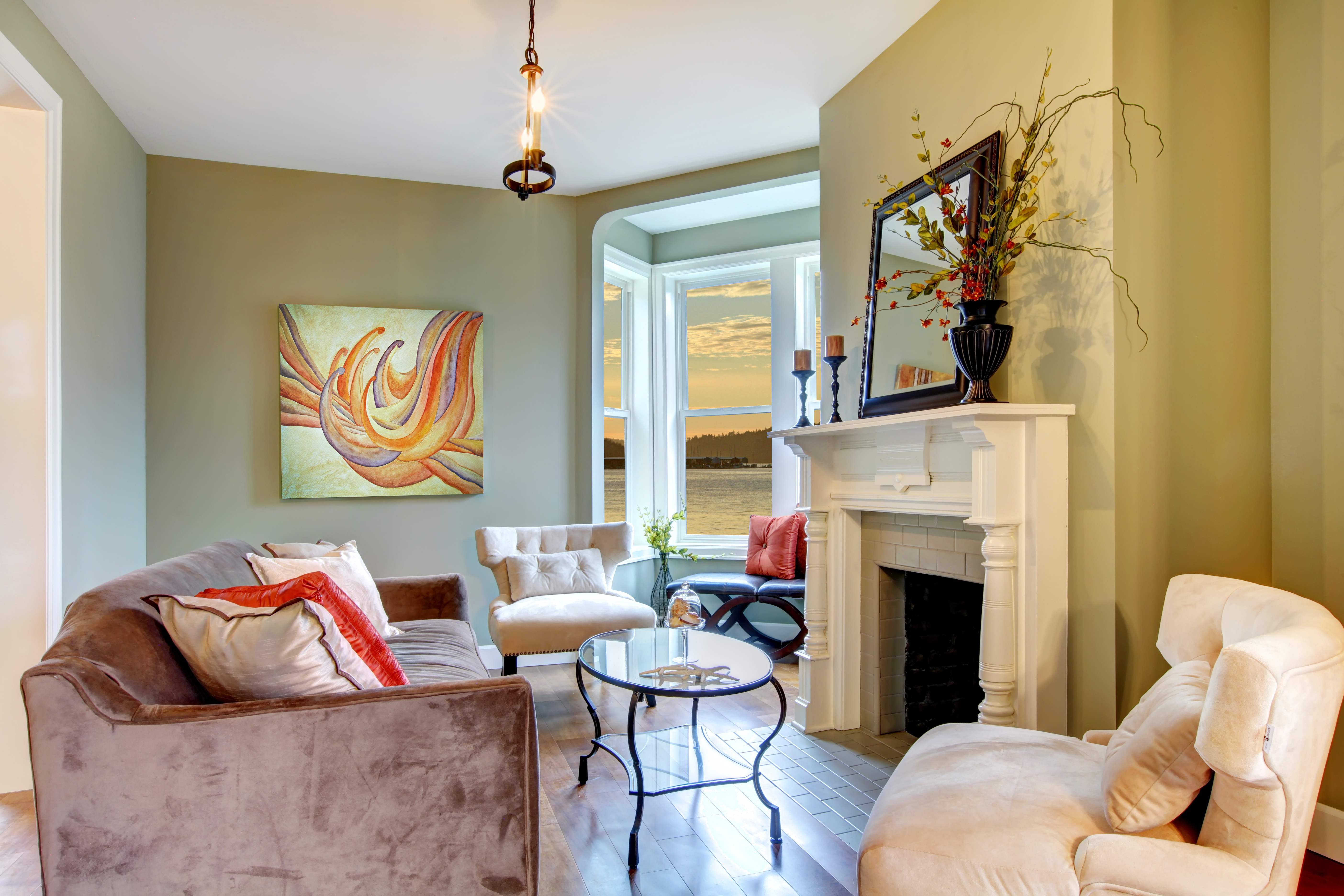 Kleine Zimmer: Wandfarben und Möbel in vielen Farben vergrößern