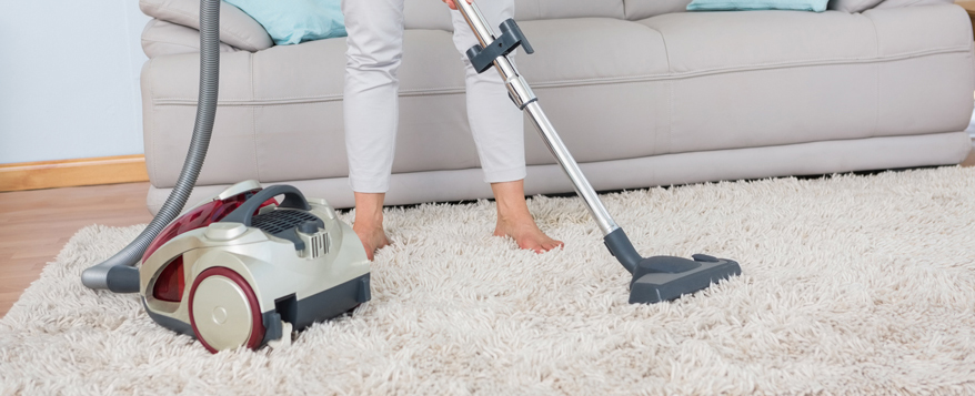 Hochflorige Teppiche saugen Sie am besten mit flacher Düse