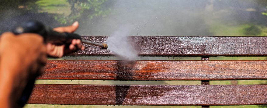 Akazien Gartenmöbel sind unempfindlich und können mit einem Gartenschlauch gereinigt werden