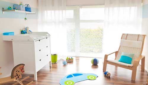 Wickelkommode und Stillsessel gehören zur Grundausstattung für's Babyzimmer