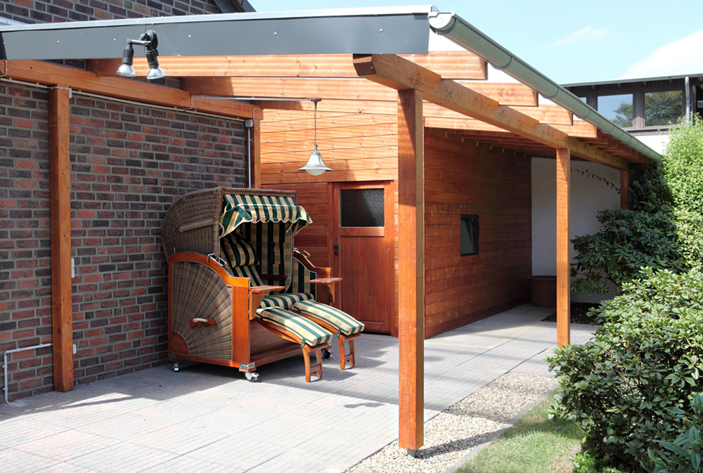 Die Terrasse ist für den Strandkorb im Garten ein guter Standort