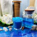 Badezimmer mit farbigen Accessoires