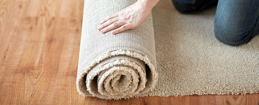 Kurzflorige Teppiche sind sehr robust und verfärben nicht so schnell.