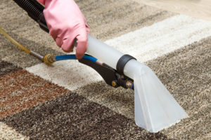 Bildquelle: © FotoDuets/shutterstock.com Teppich richtig reinigen
