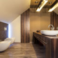 Badezimmer: Massivholz oder Holzdekor?
