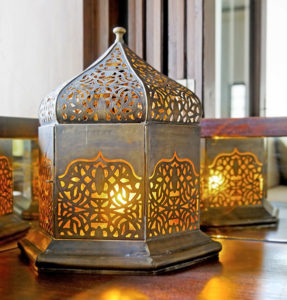 Orientalische Lampen bringen das richtige Flair.