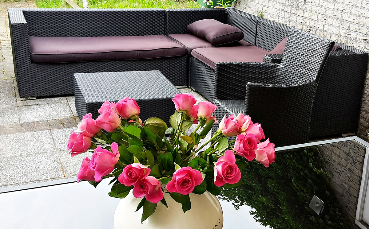 Eine Eckbank aus Polyrattan verbreitet auf der Terrasse echtes Lounge-Flair!